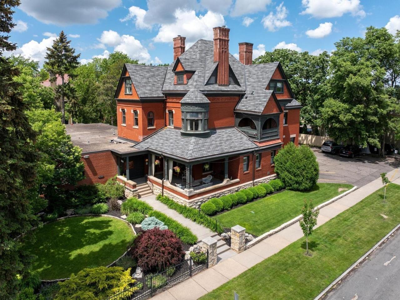 The New Victorian Mansion Bed & Breakfast Saint Paul Exterior foto
